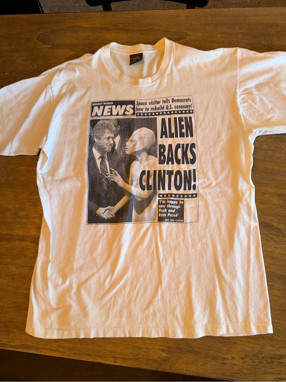 1992 "Aliens Back Clinton" Bill Clinton Newspaper T Shirt Single Stitch XL